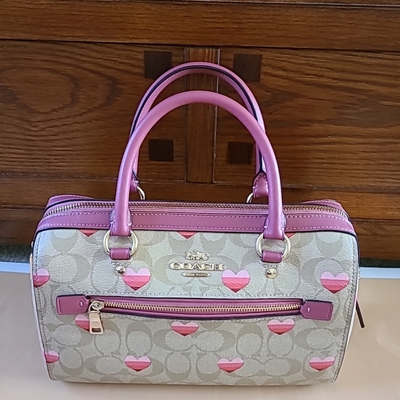 Coach Heart  Printed Crossbody Bag /Handbag and Heart Printed  Wrist Zip - Picture 2 of 12